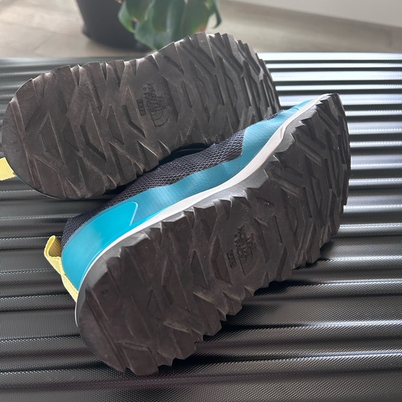 Women’s The North Face sneakers size 7.5 - Picture 2 of 8